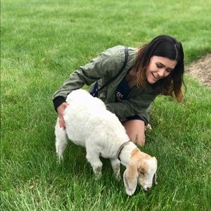 Meet Your Posher, Essi